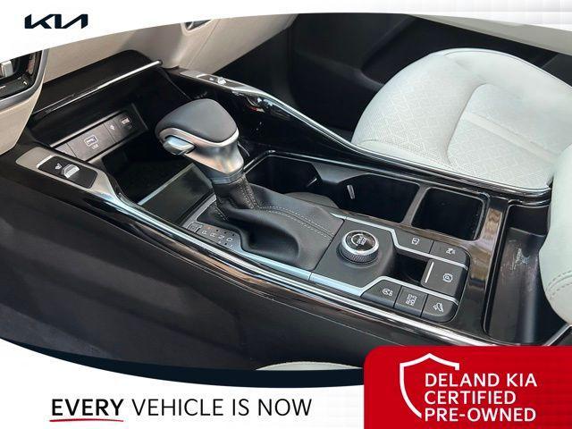 Photo of 2021 Glacial White Pearl Kia Sorento