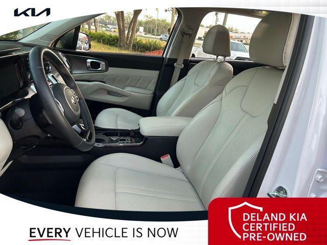 Photo of 2021 Glacial White Pearl Kia Sorento