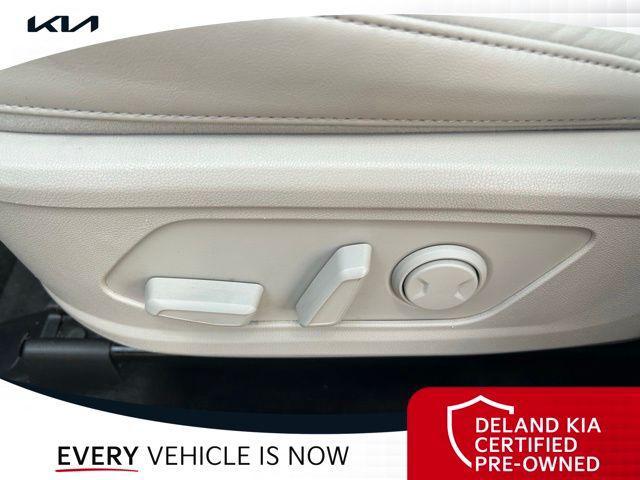 Photo of 2021 Glacial White Pearl Kia Sorento