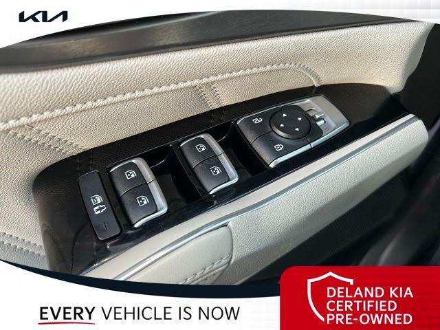 Photo of 2021 Glacial White Pearl Kia Sorento
