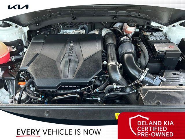 Photo of 2021 Glacial White Pearl Kia Sorento