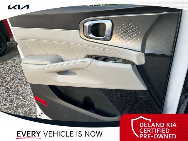Photo of 2021 Glacial White Pearl Kia Sorento