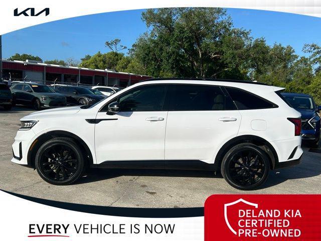 Photo of 2021 Glacial White Pearl Kia Sorento