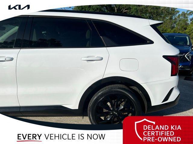 Photo of 2021 Glacial White Pearl Kia Sorento