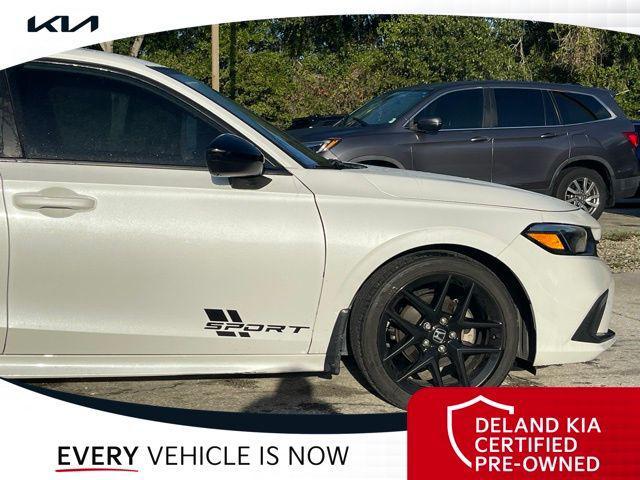 Photo of 2022 Platinum White Pearl Honda Civic
