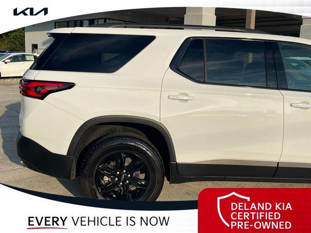Photo of 2024 Summit White Chevrolet Traverse