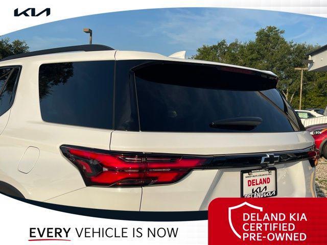 Photo of 2024 Summit White Chevrolet Traverse