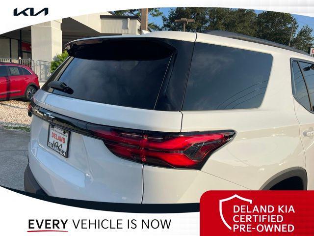 Photo of 2024 Summit White Chevrolet Traverse