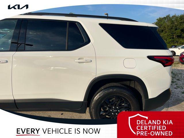 Photo of 2024 Summit White Chevrolet Traverse