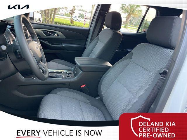 Photo of 2024 Summit White Chevrolet Traverse