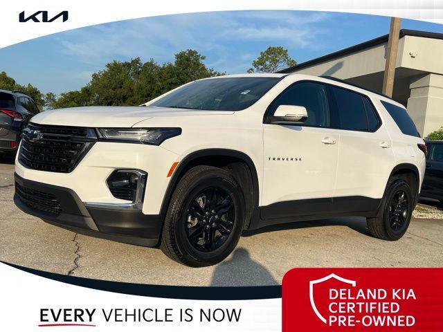 Photo of 2024 Summit White Chevrolet Traverse