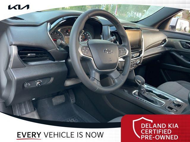 Photo of 2024 Summit White Chevrolet Traverse