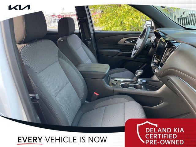 Photo of 2024 Summit White Chevrolet Traverse