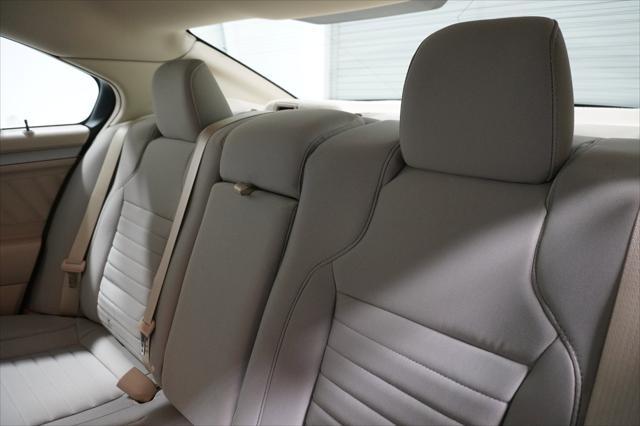Photo of 2018 Magnetic Metallic Ford Taurus