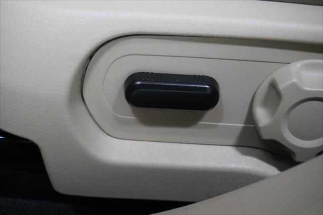 Photo of 2018 Magnetic Metallic Ford Taurus