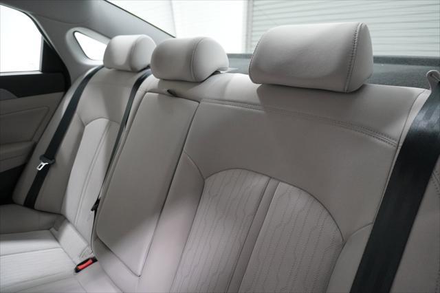 Photo of 2016 Diamond White Pearl Hyundai SONATA Hybrid