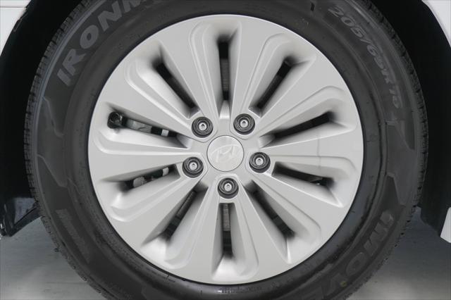 Photo of 2016 Diamond White Pearl Hyundai SONATA Hybrid