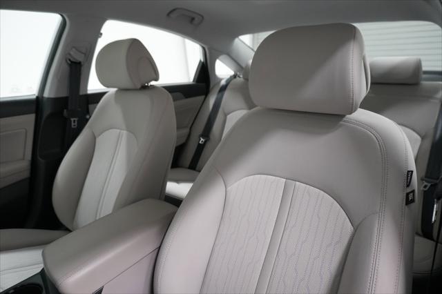 Photo of 2016 Diamond White Pearl Hyundai SONATA Hybrid