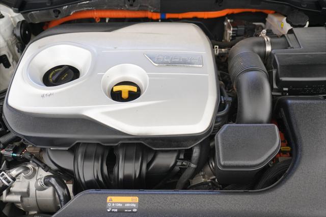 Photo of 2016 Diamond White Pearl Hyundai SONATA Hybrid