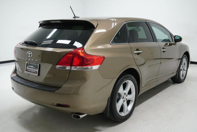 Photo of 2010 Golden Umber Mica Toyota Venza