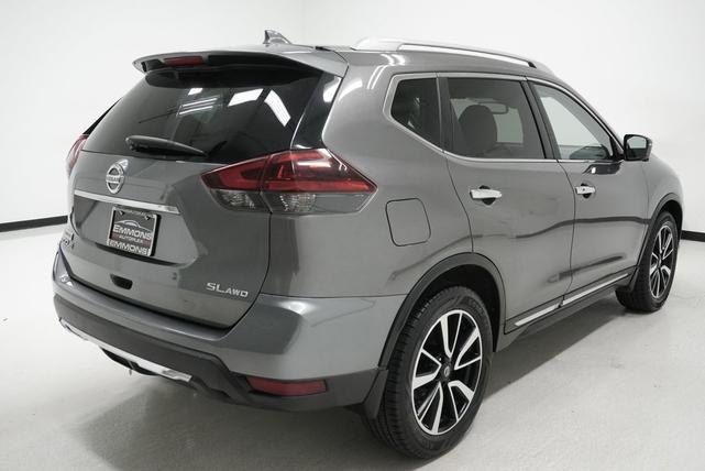 Photo of 2018 Gun Metallic Nissan Rogue