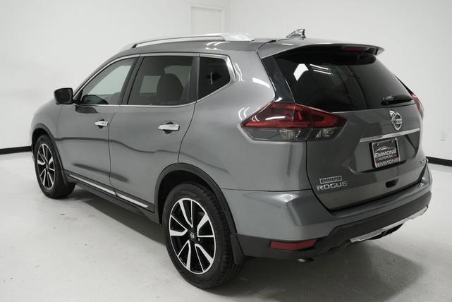 Photo of 2018 Gun Metallic Nissan Rogue