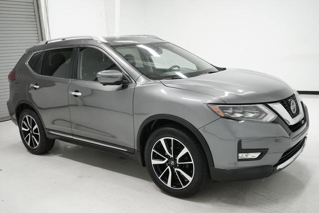 Photo of 2018 Gun Metallic Nissan Rogue