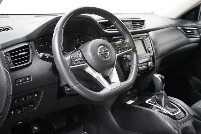 Photo of 2018 Gun Metallic Nissan Rogue
