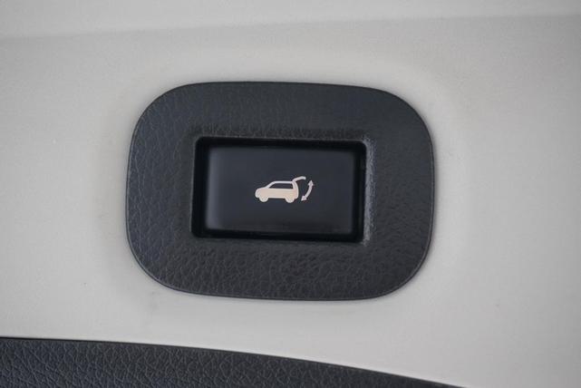 Photo of 2018 Gun Metallic Nissan Rogue