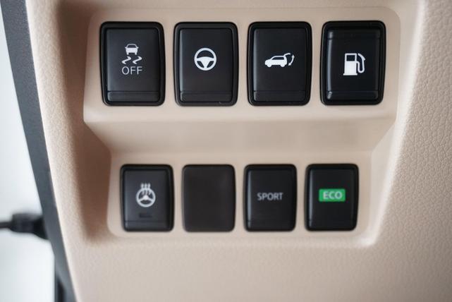 Photo of 2019 Pearl White Tricoat Nissan Rogue