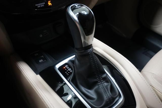 Photo of 2019 Pearl White Tricoat Nissan Rogue
