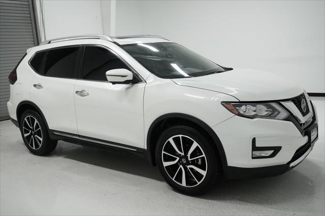 Photo of 2019 Pearl White Tricoat Nissan Rogue