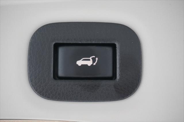 Photo of 2019 Pearl White Tricoat Nissan Rogue