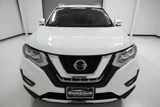 Photo of 2019 Pearl White Tricoat Nissan Rogue