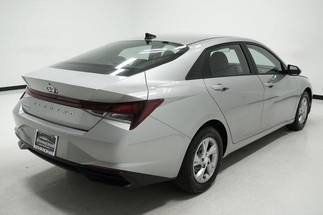 Photo of 2021 Shimmering Silver Pearl Hyundai ELANTRA