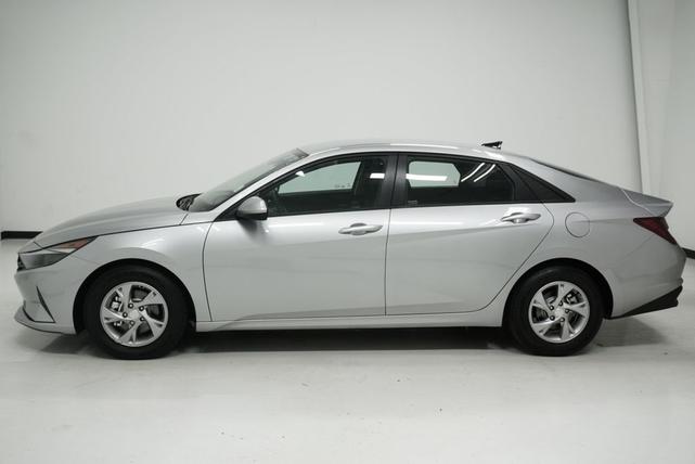 Photo of 2021 Shimmering Silver Pearl Hyundai ELANTRA