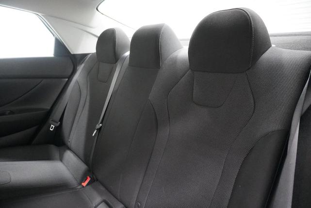 Photo of 2021 Shimmering Silver Pearl Hyundai ELANTRA