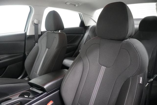 Photo of 2021 Shimmering Silver Pearl Hyundai ELANTRA