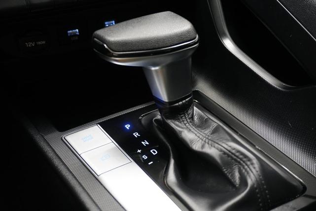 Photo of 2021 Shimmering Silver Pearl Hyundai ELANTRA