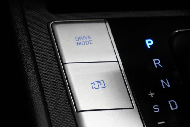 Photo of 2021 Shimmering Silver Pearl Hyundai ELANTRA