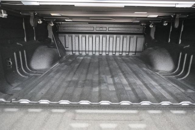 Photo of 2019 Summit White GMC Canyon