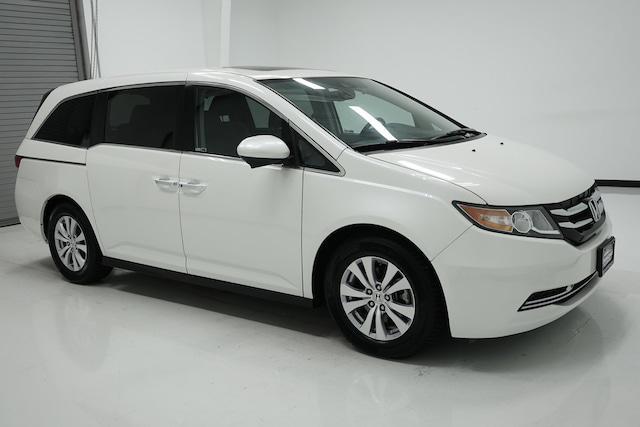 Photo of 2016 White Diamond Pearl Honda Odyssey
