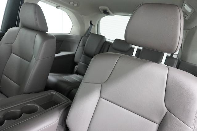Photo of 2016 White Diamond Pearl Honda Odyssey