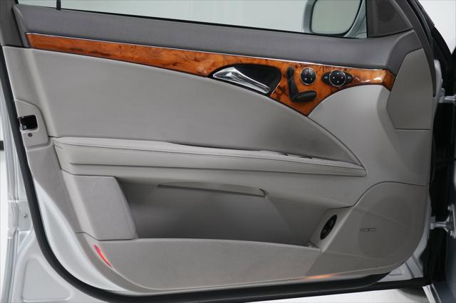 Photo of 2009 Iridium Silver Metallic Mercedes-Benz E-Class