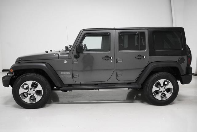 Photo of 2014 Granite Crystal Metallic Clearcoat Jeep Wrangler Unlimited