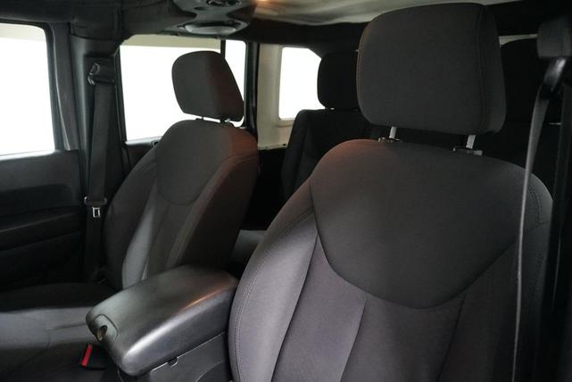 Photo of 2014 Granite Crystal Metallic Clearcoat Jeep Wrangler Unlimited