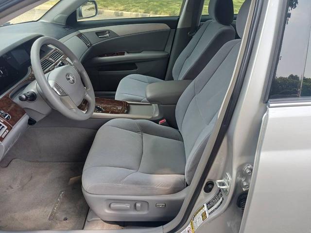 Photo of 2008 Silver Toyota Avalon