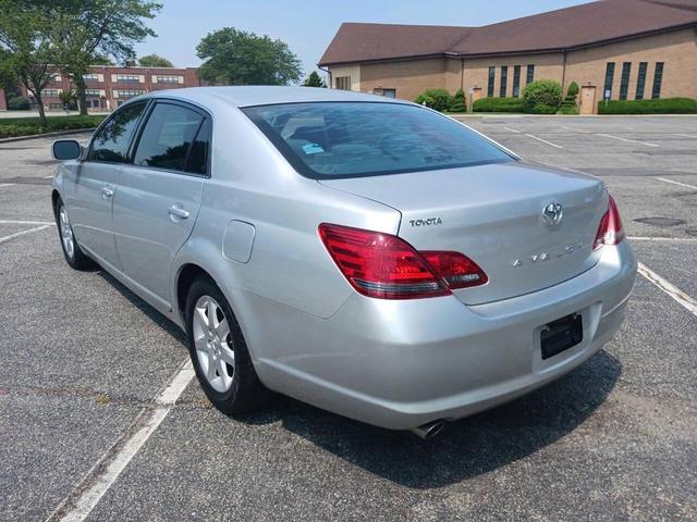 Photo of 2008 Silver Toyota Avalon