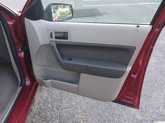 Photo of 2009 Red Ford Focus