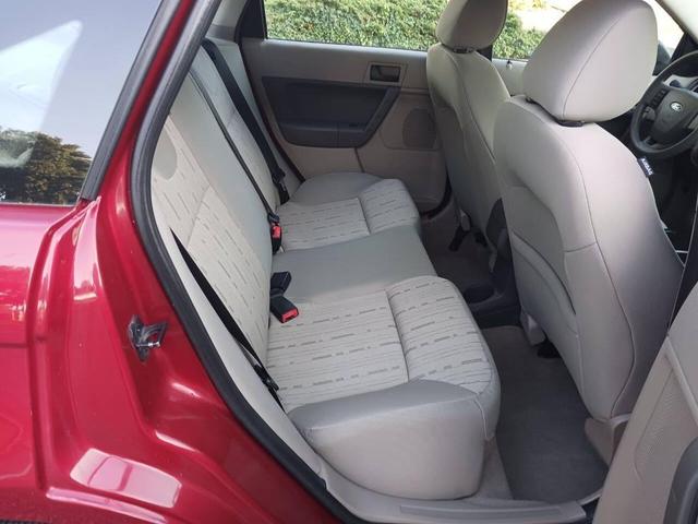 Photo of 2009 Red Ford Focus